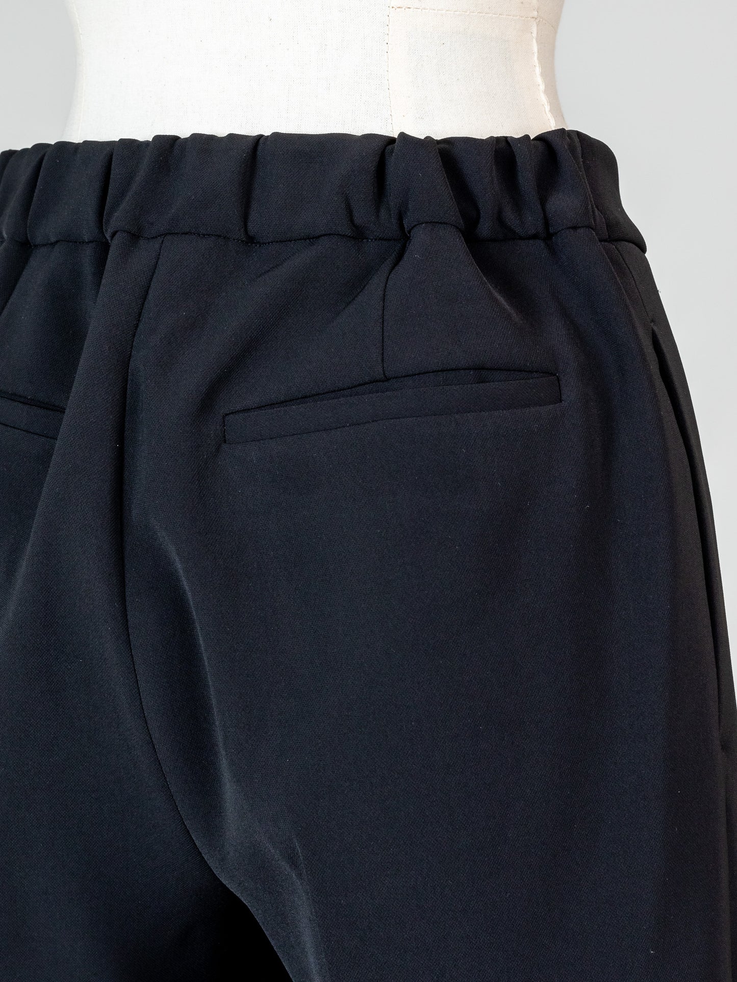 Flareless Pants-Black