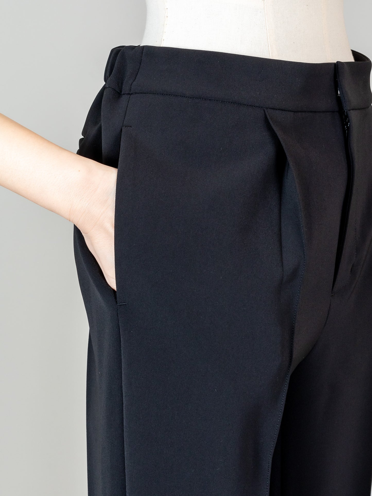 Flareless Pants-Black