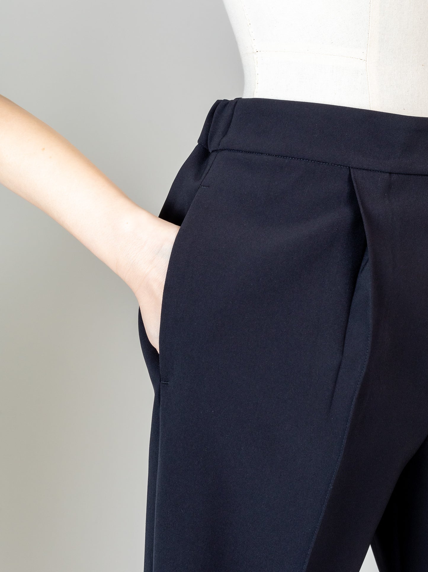 Flareless Pants-Navy