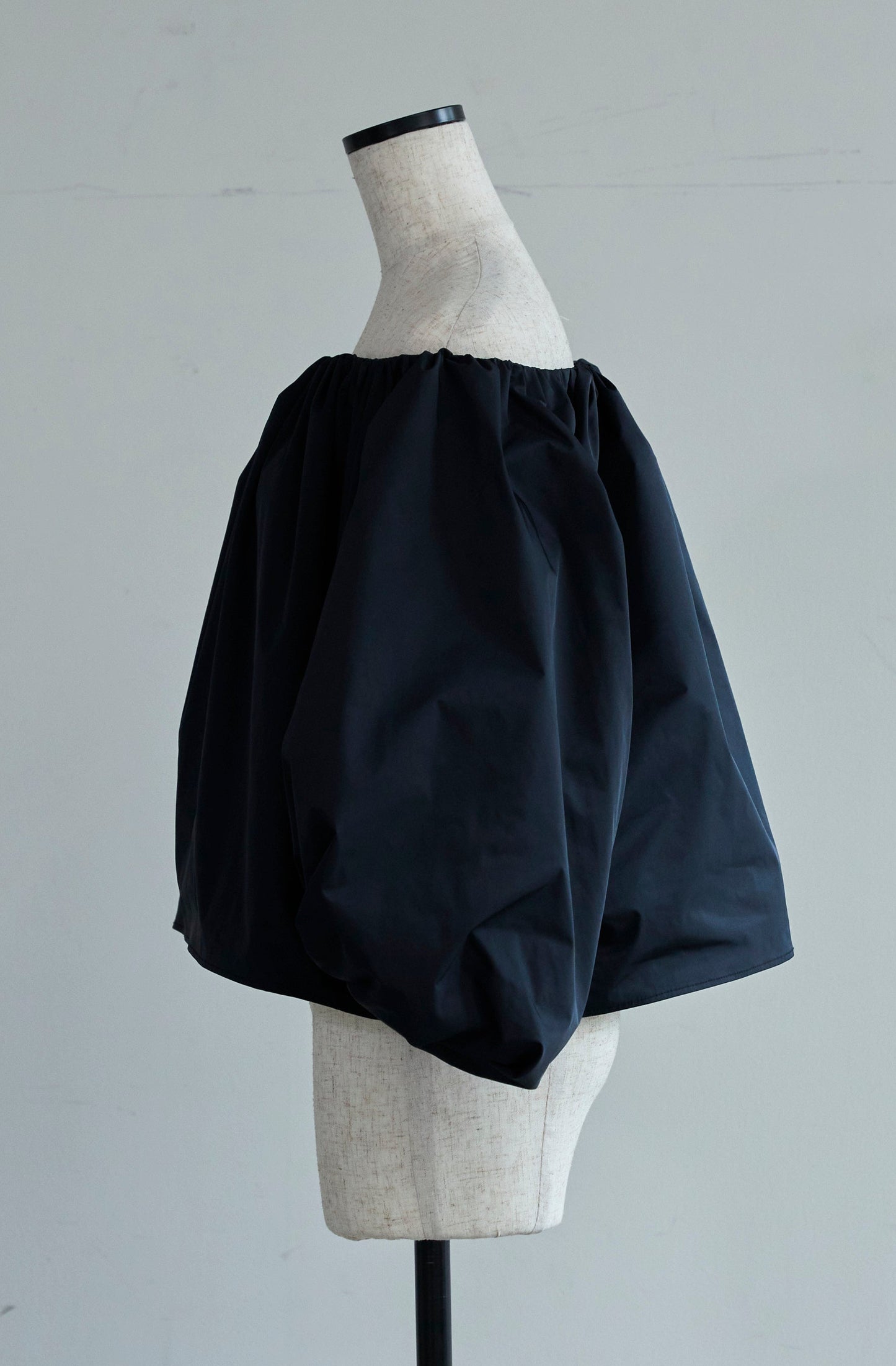 Otona whip off shoulder(Black)