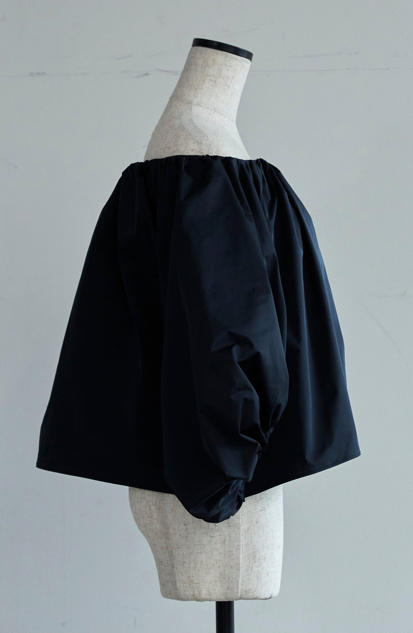 Otona whip off shoulder(Black)