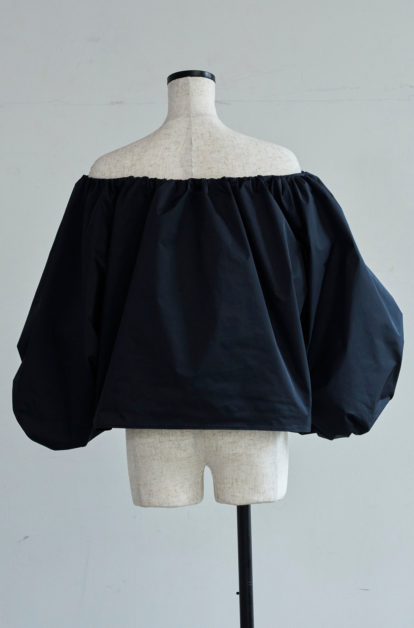 Otona whip off shoulder(Black)