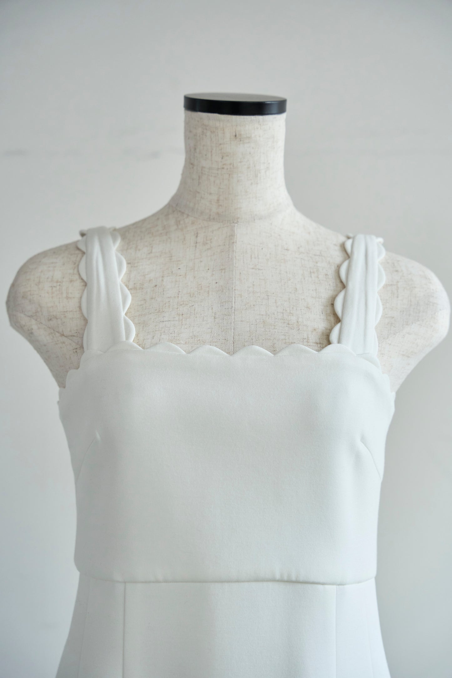 Lady scallop dress-White