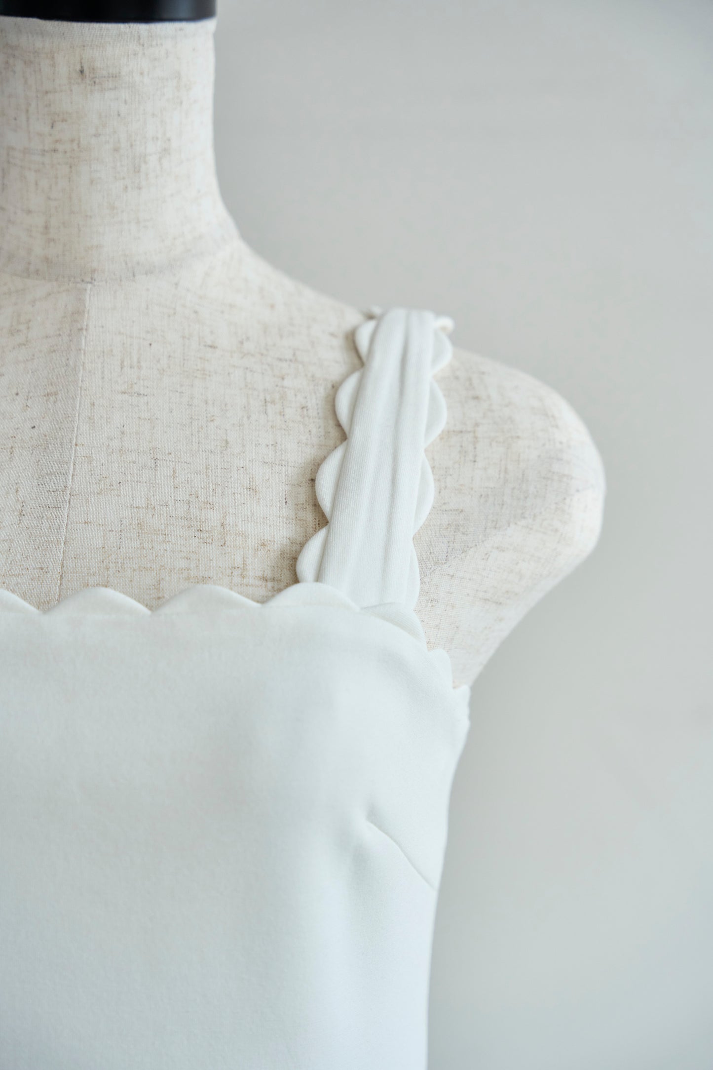 Lady scallop dress-White