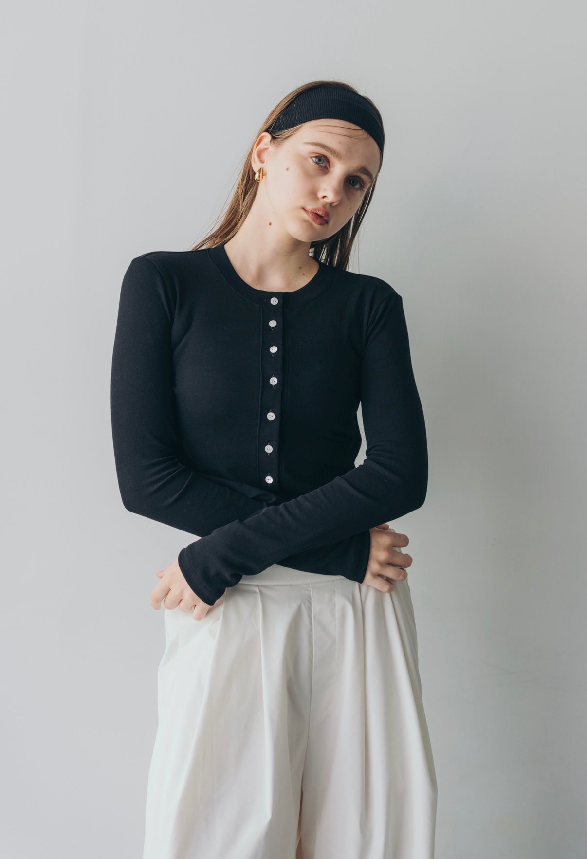 Compact cutsew cardigan (Black)