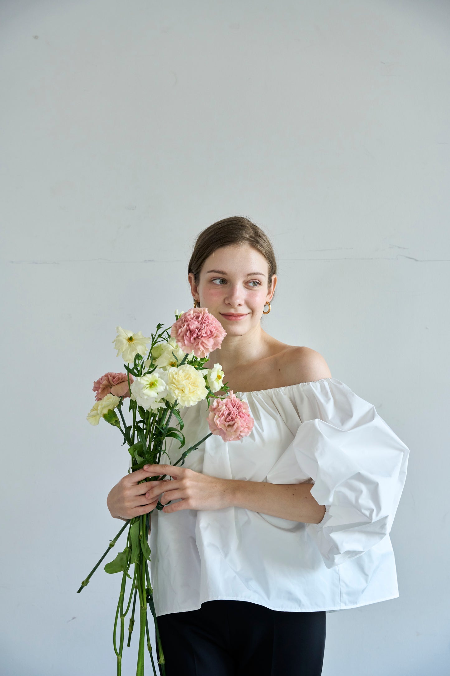 Otona whip off shoulder(white)