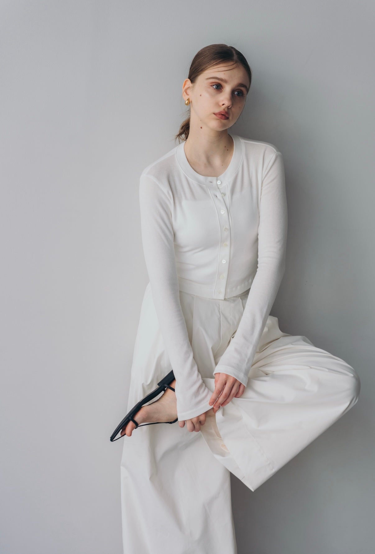 Compact cutsew cardigan (White)