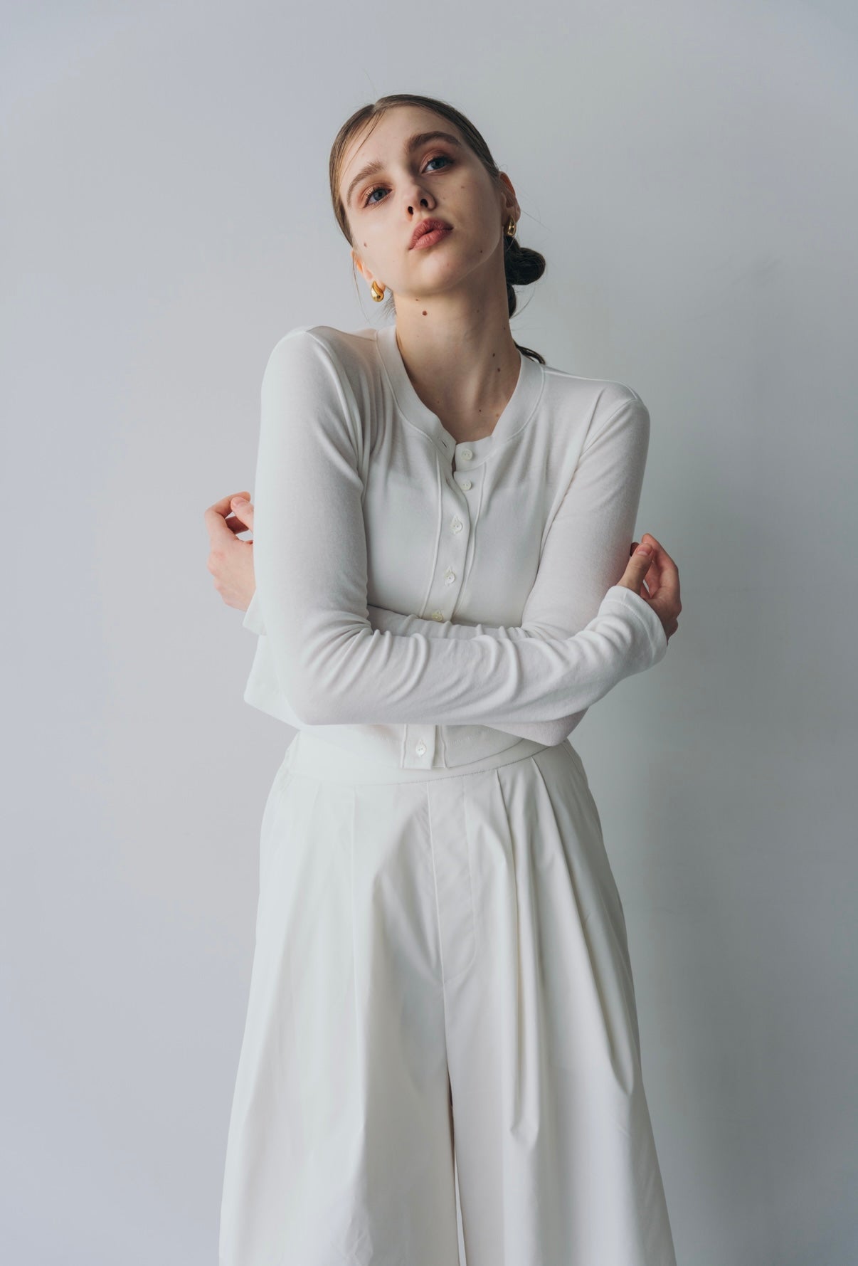 Compact cutsew cardigan (White)