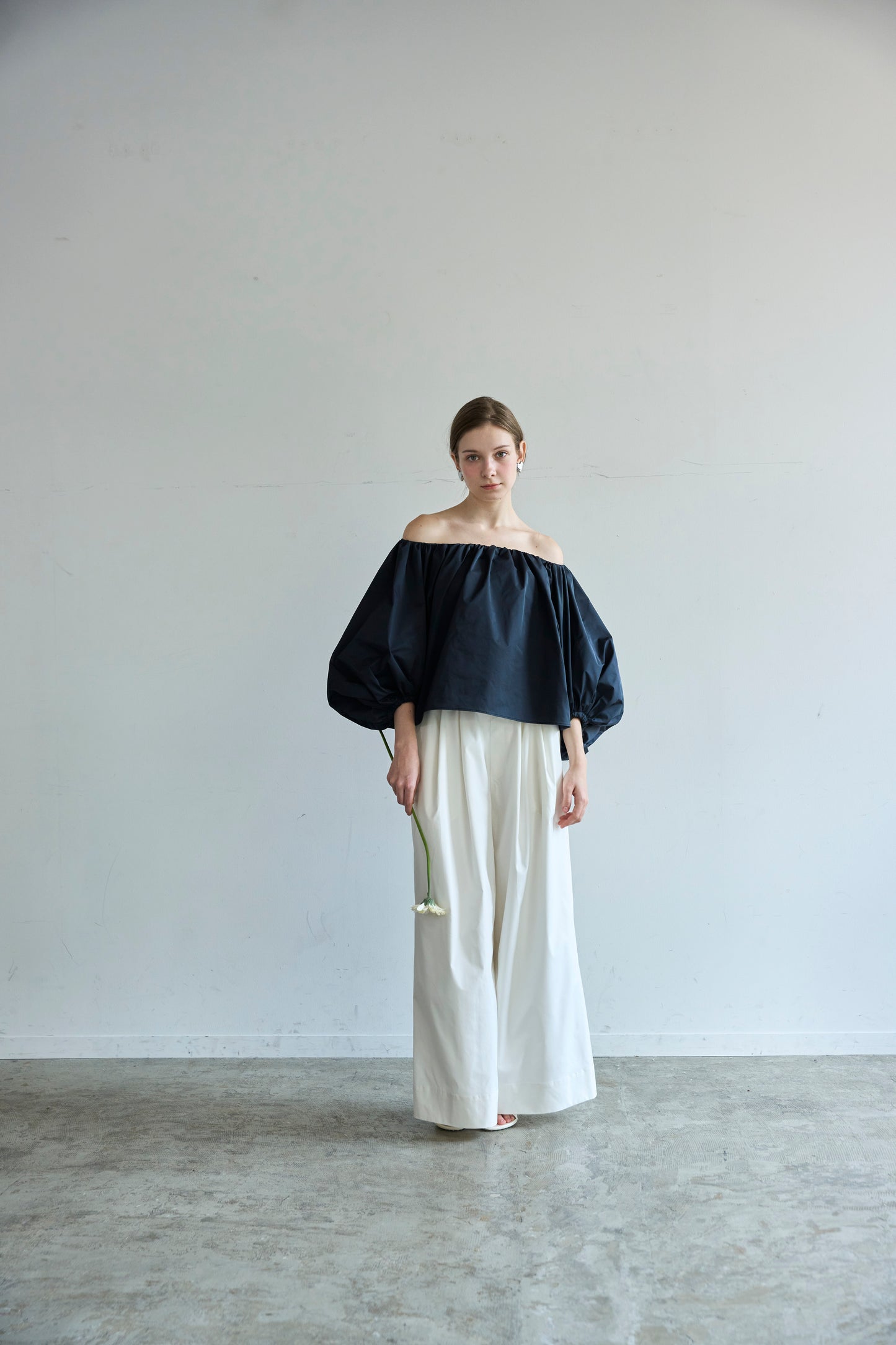 Otona whip off shoulder(Black)