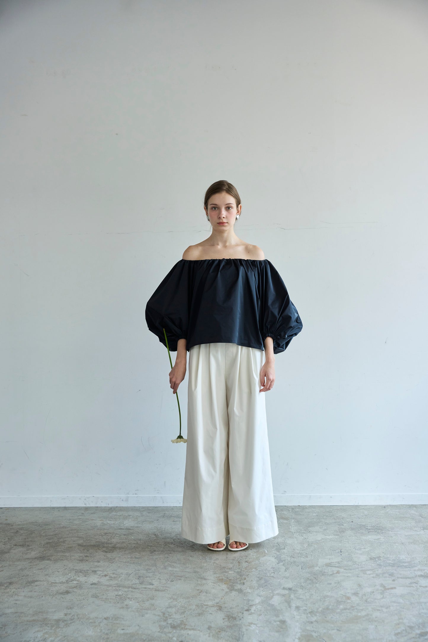 Otona whip off shoulder(Black)