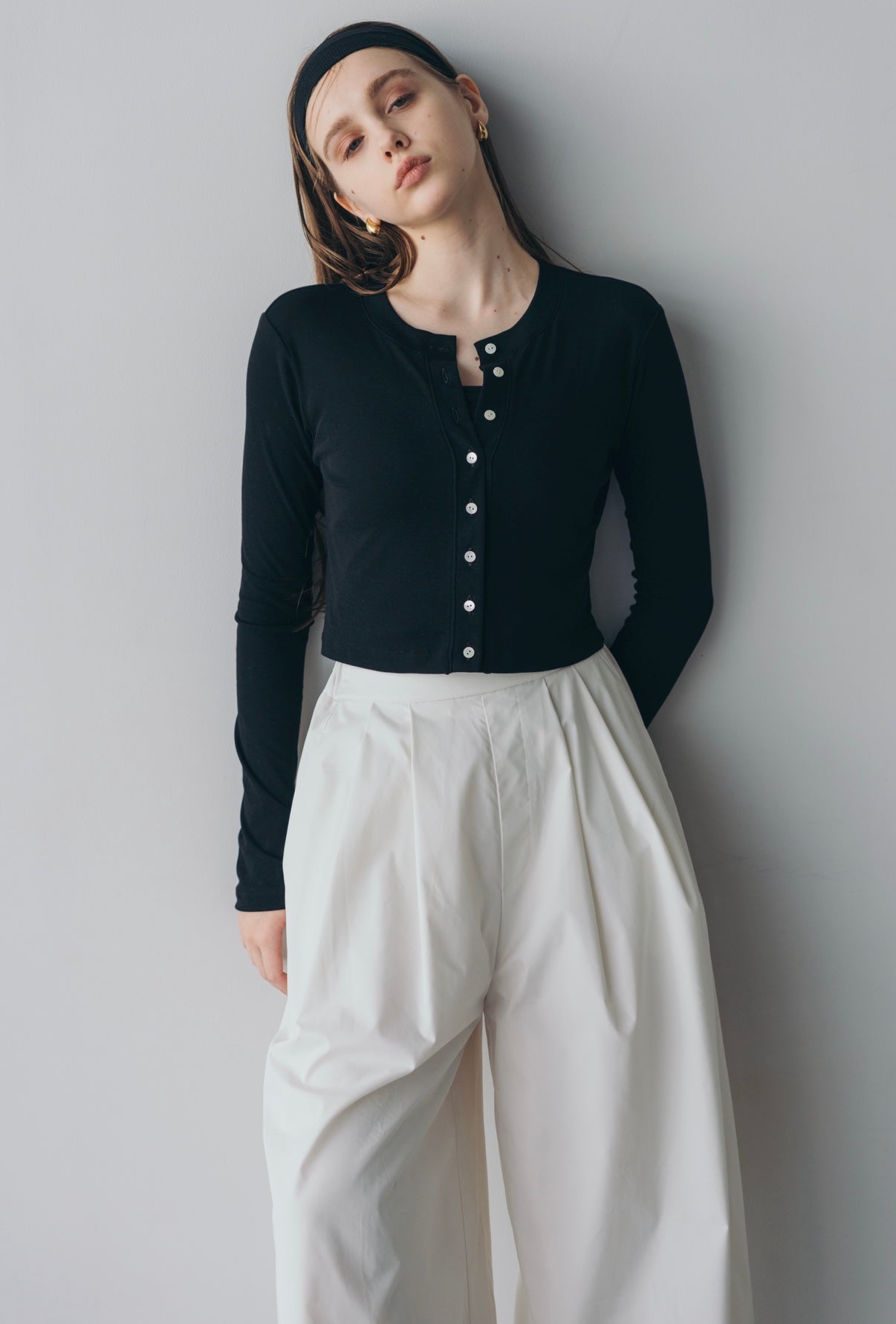 Compact cutsew cardigan (Black)