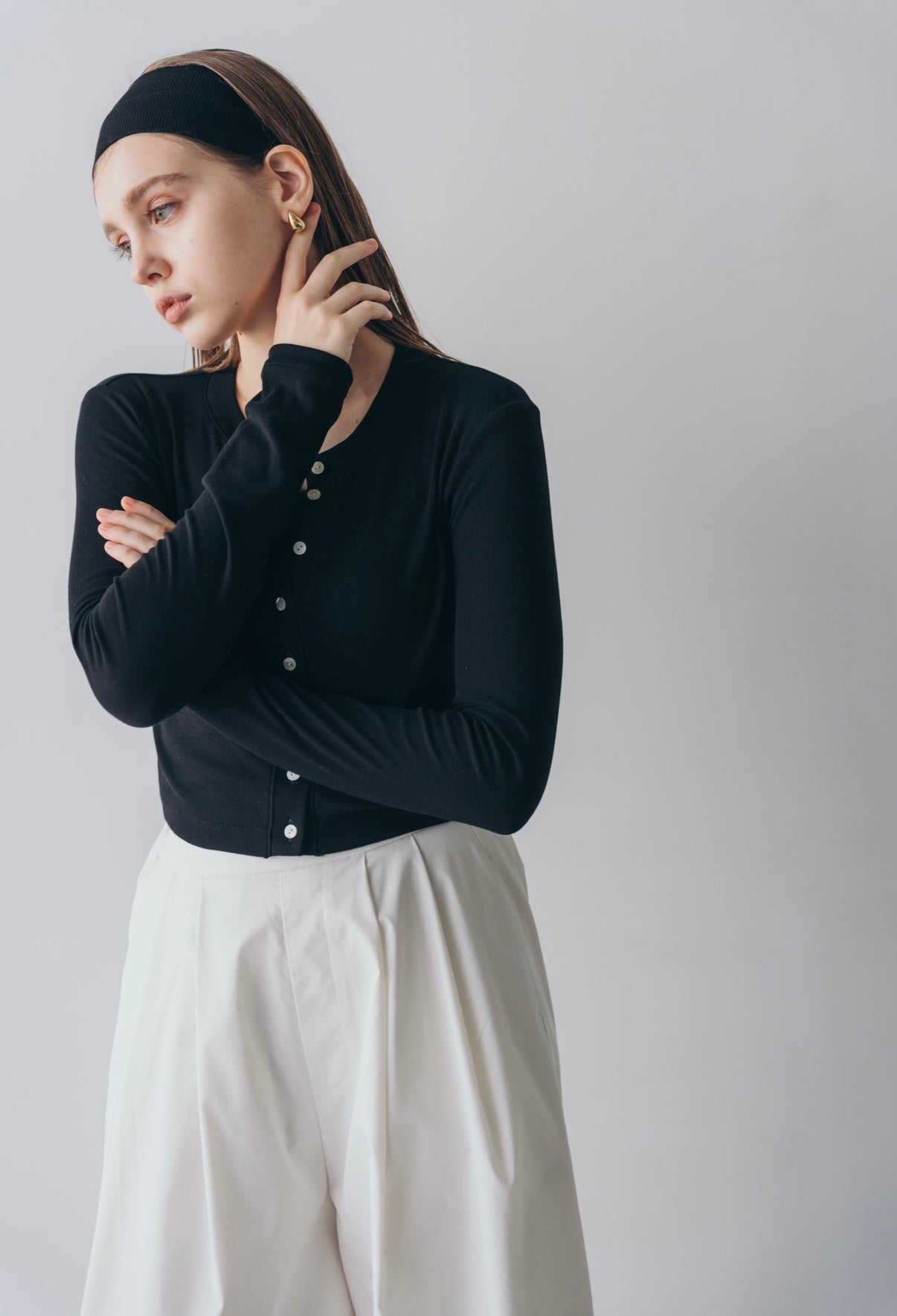Compact cutsew cardigan (Black)