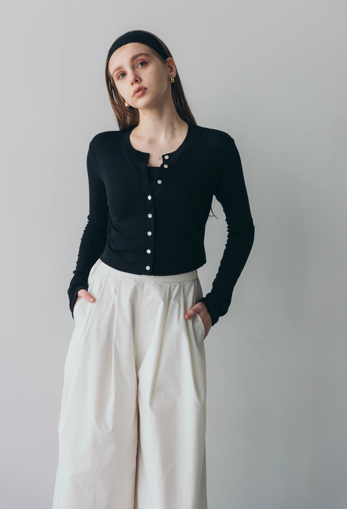 Compact cutsew cardigan (Black)