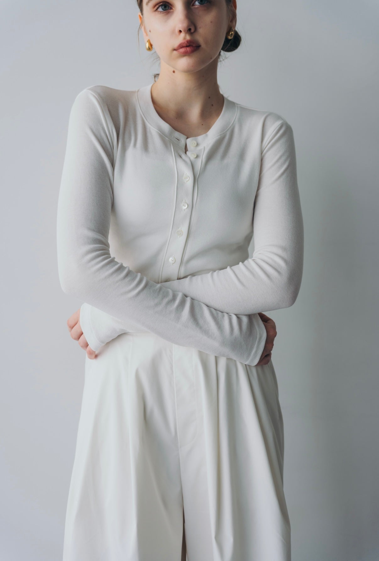 Compact cutsew cardigan (White)