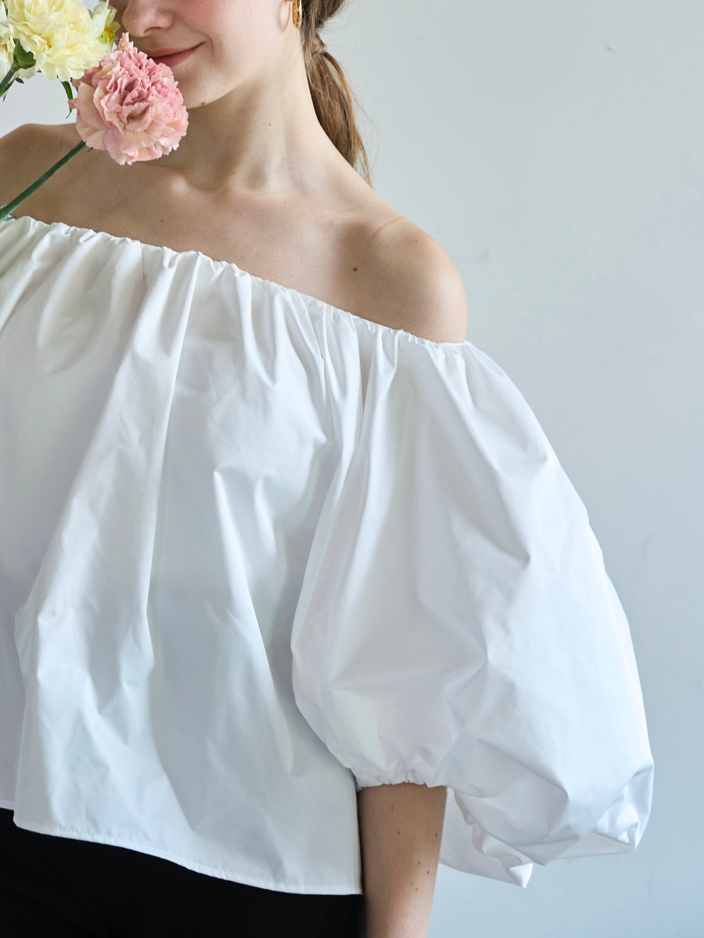 Otona whip off shoulder(white)