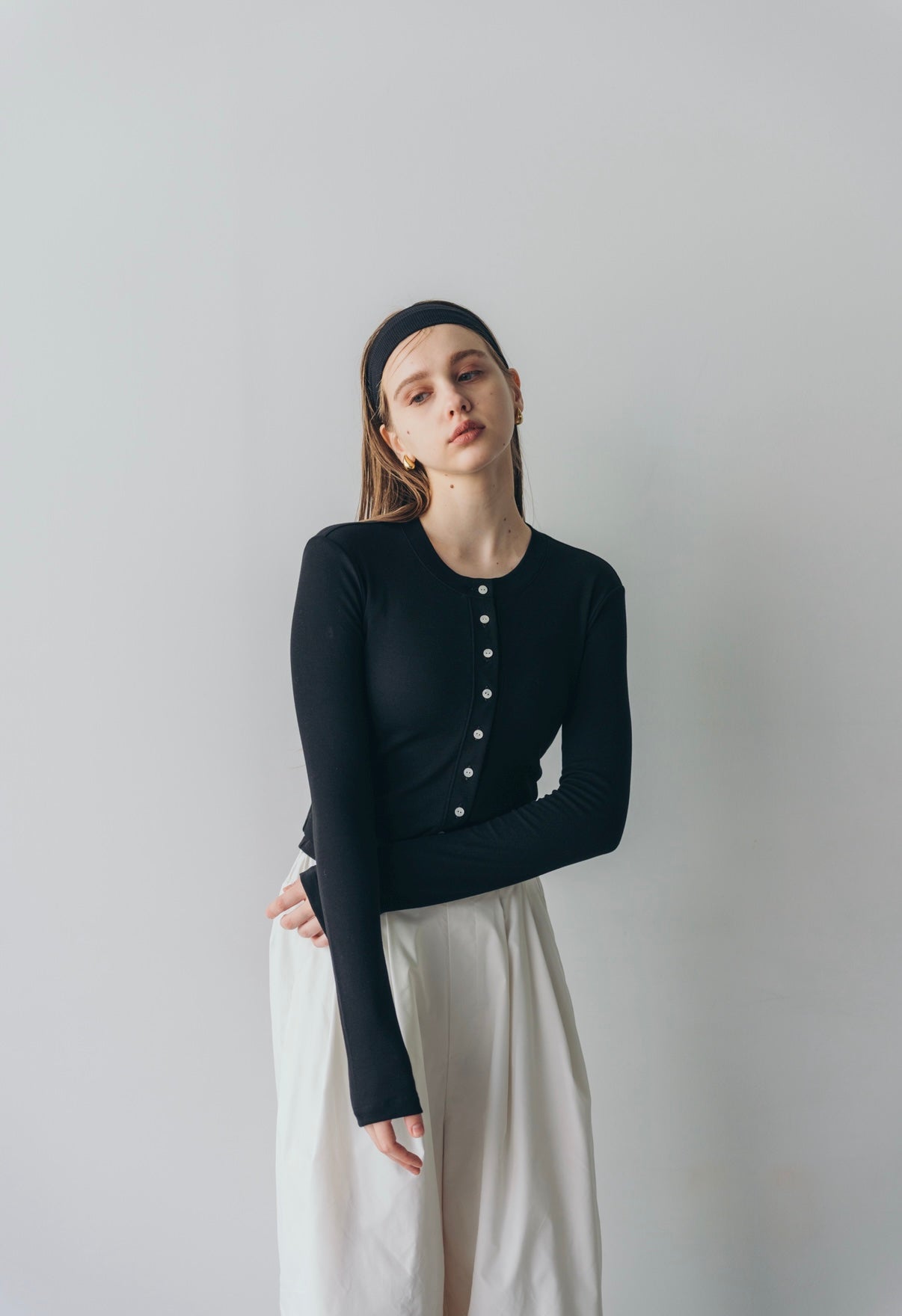 Compact cutsew cardigan (Black)