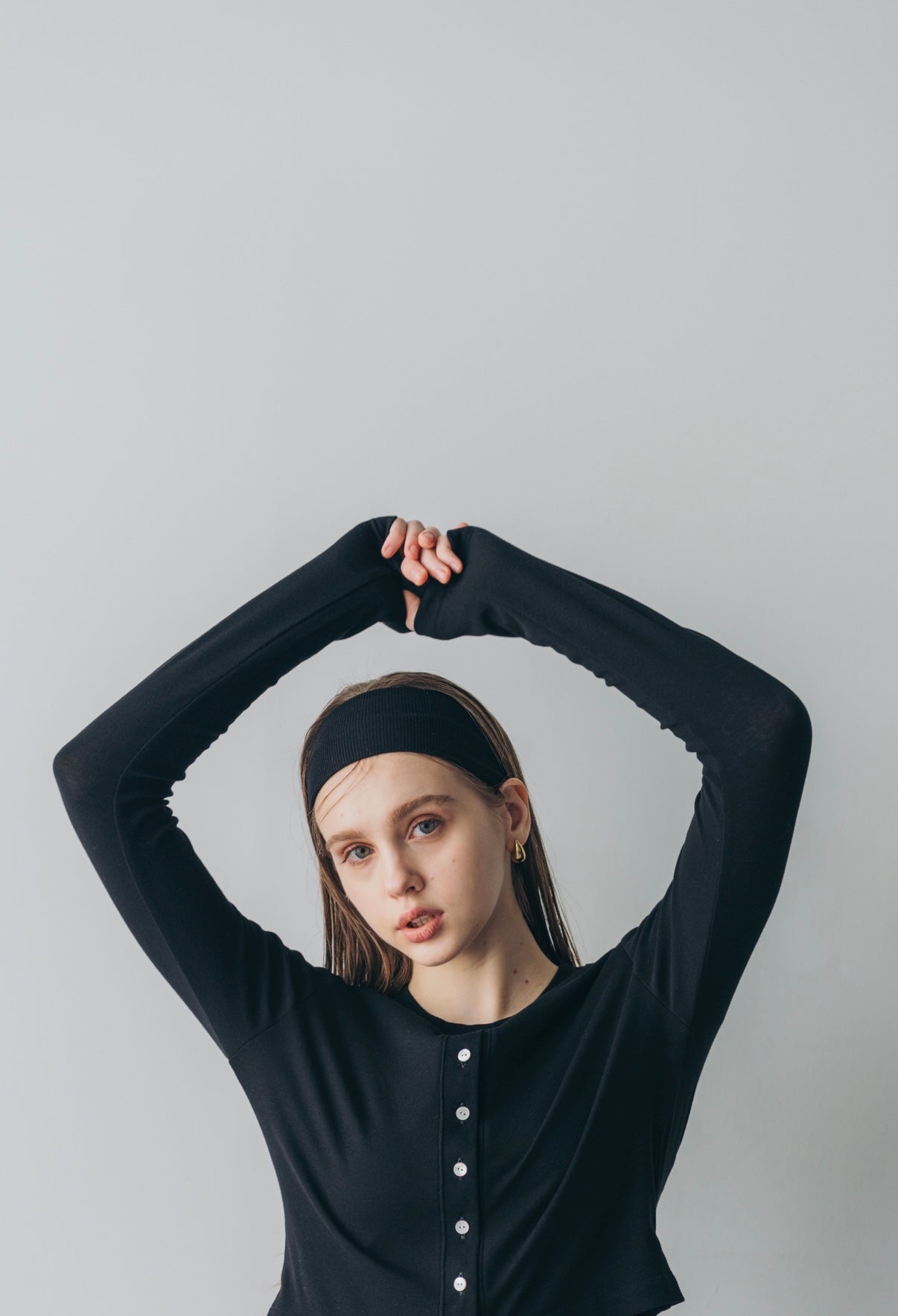 Compact cutsew cardigan (Black)