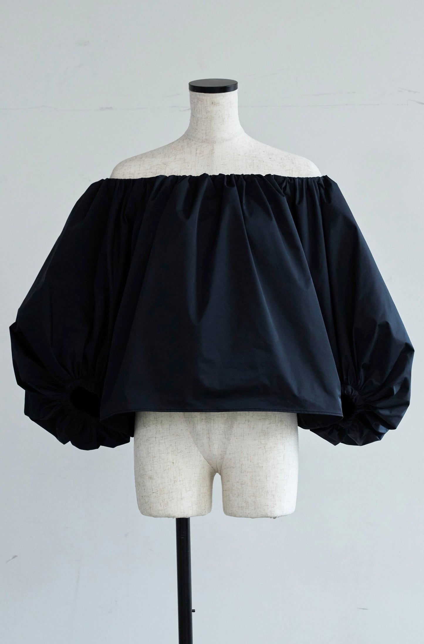 Otona whip off shoulder(Black)