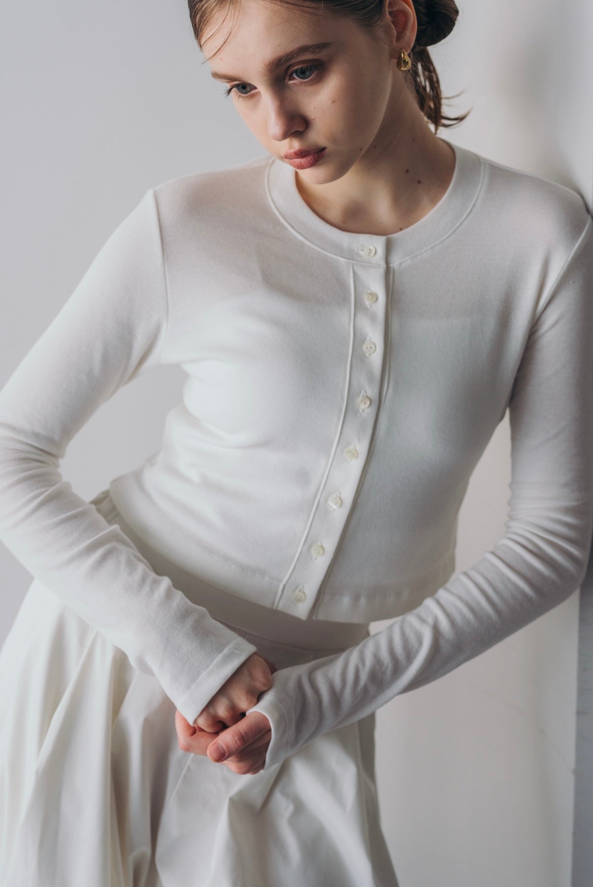 Compact cutsew cardigan (White)