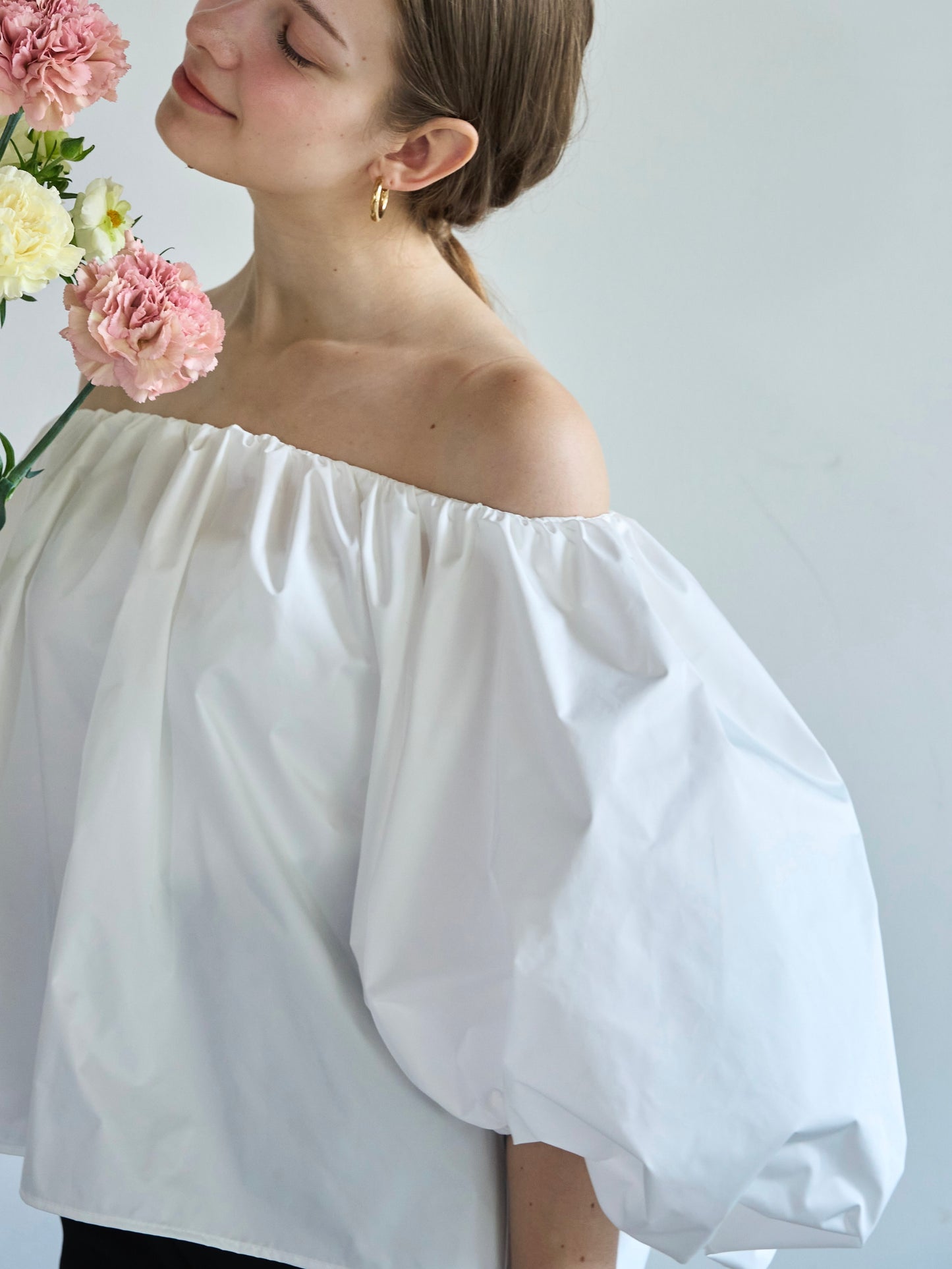 Otona whip off shoulder(white)