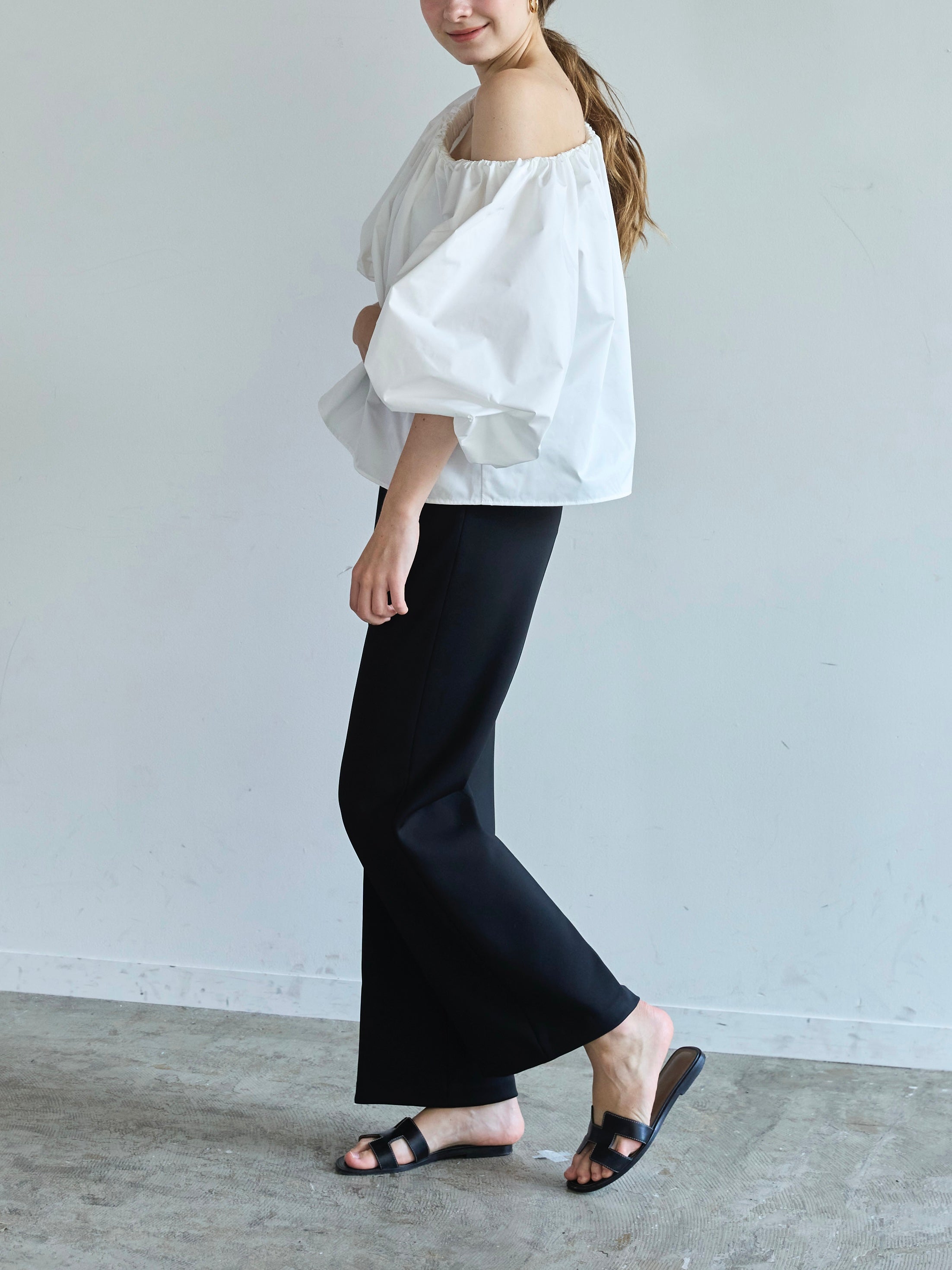 Otona whip off shoulder(white) – CARLA