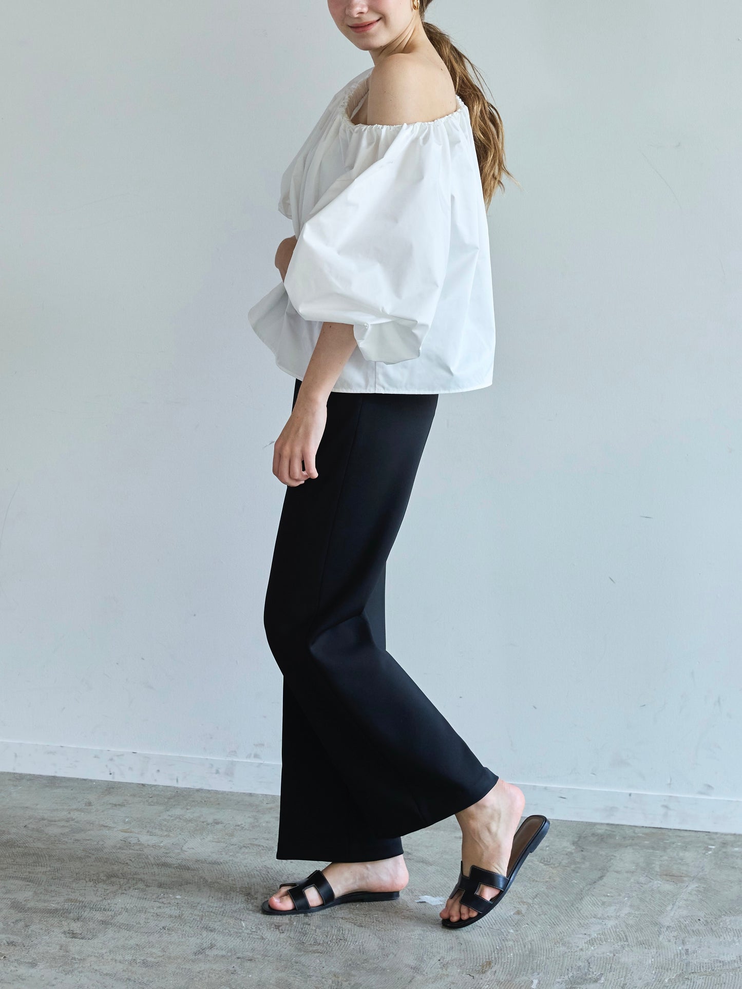 Otona whip off shoulder(white)