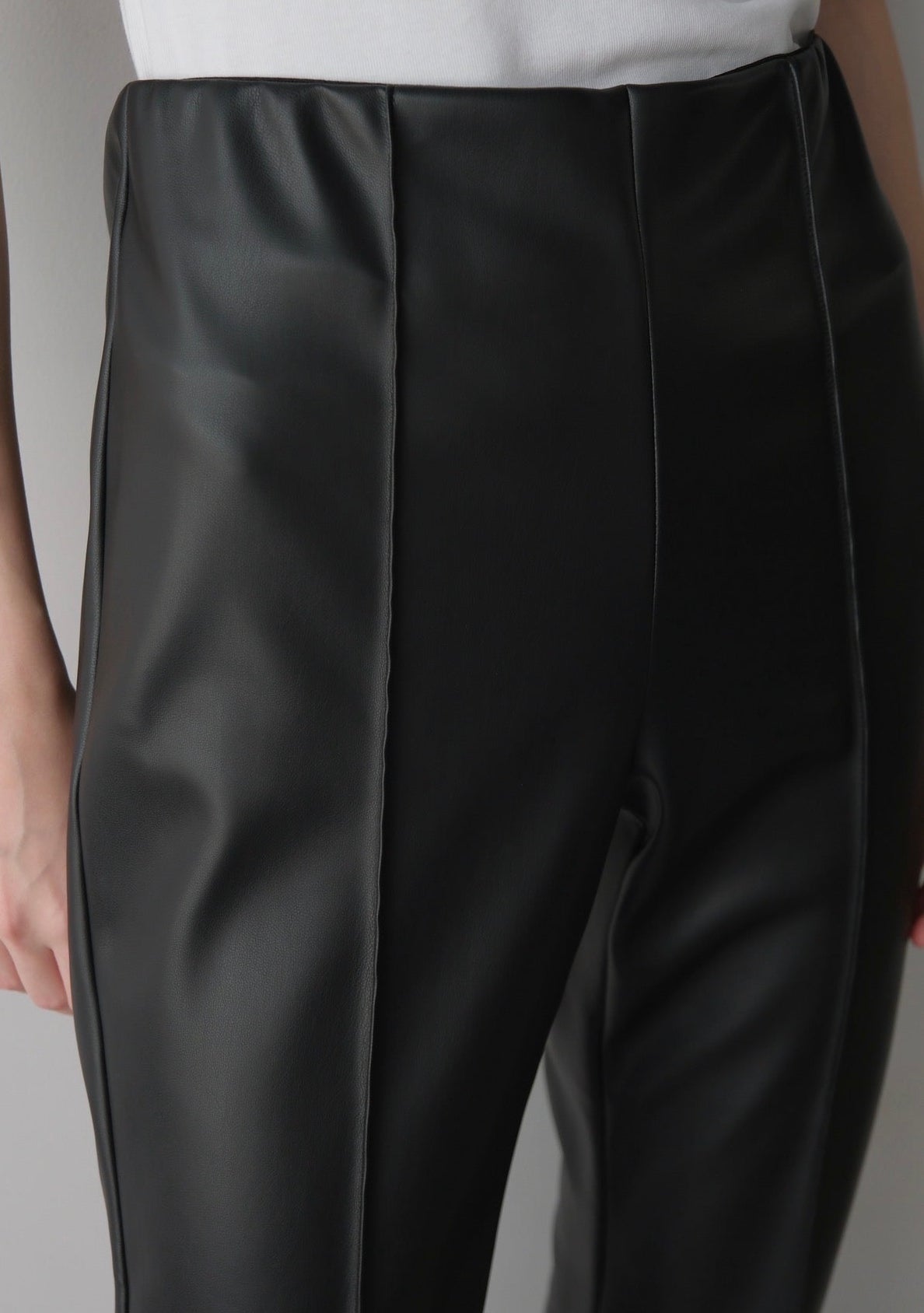 (Pre order) Eco leather flareless pants