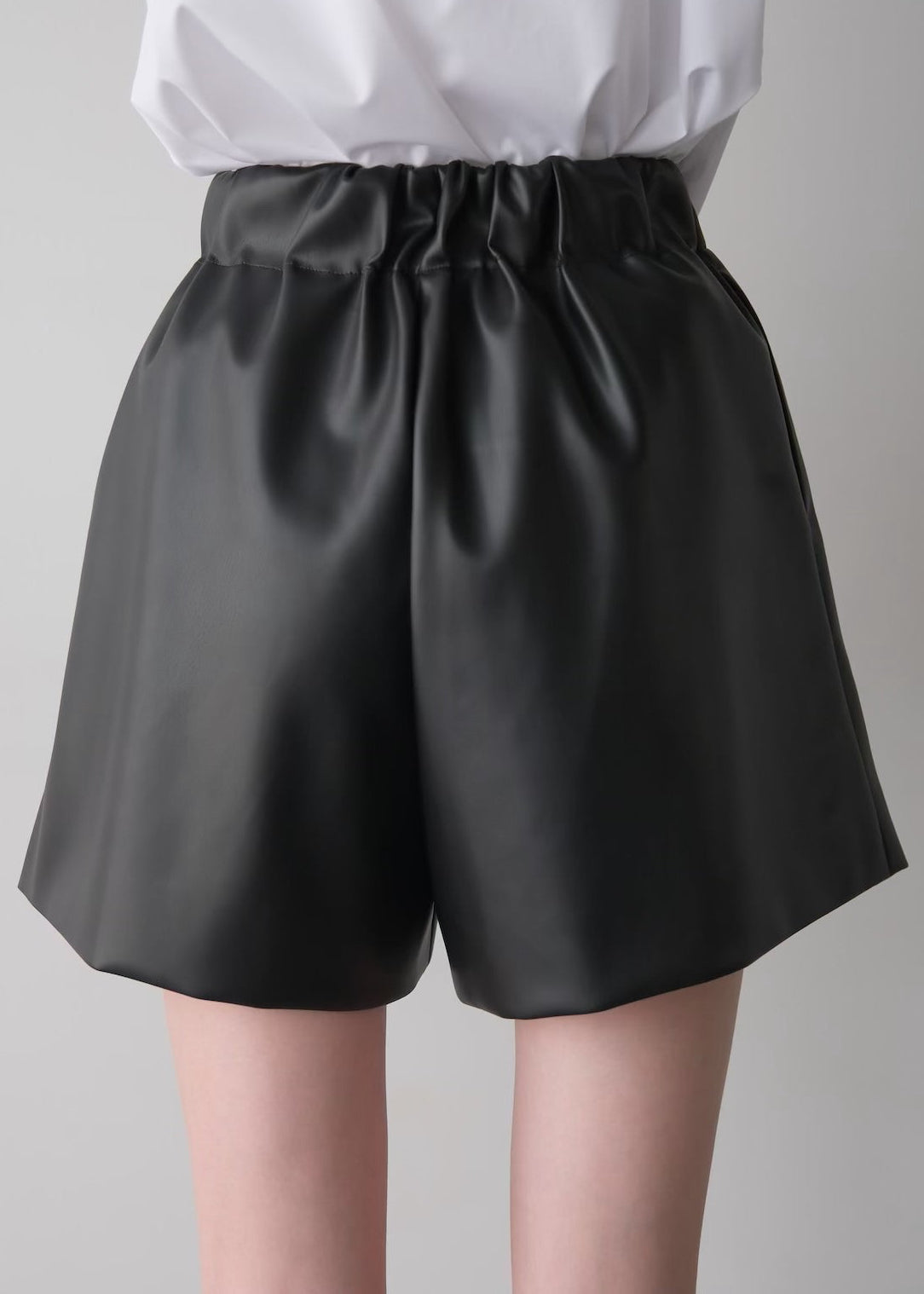 (Pre order) Eco leather short pants