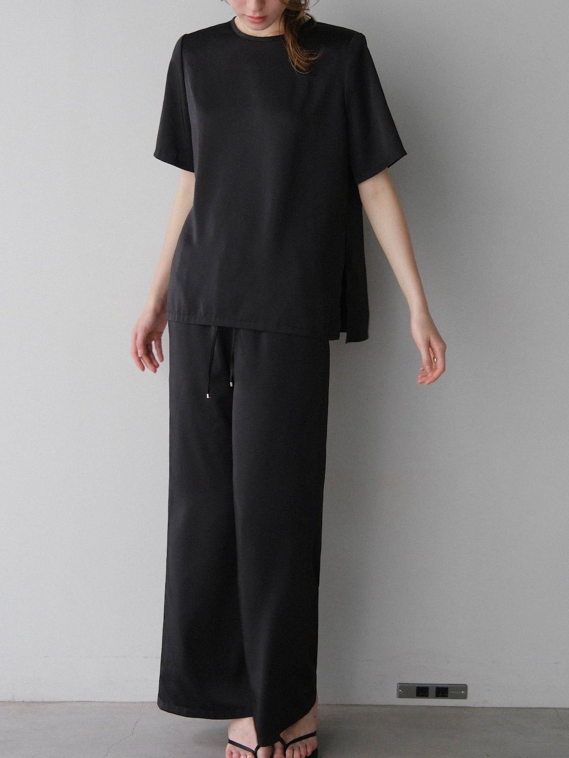 【coming soon】 Lady shoulder satin T blouse