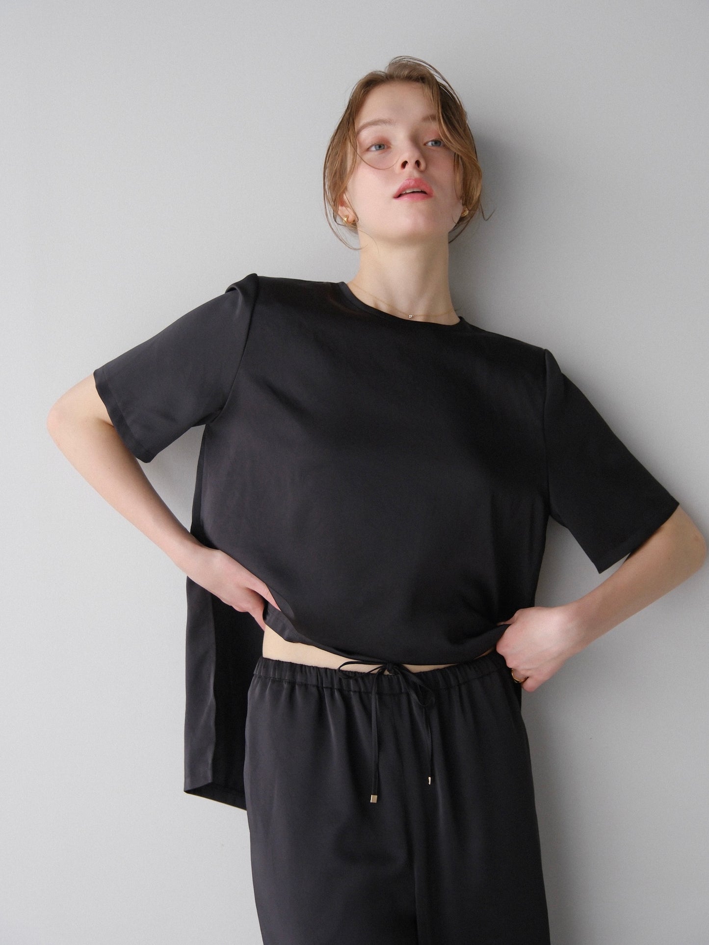 【coming soon】 Lady shoulder satin T blouse