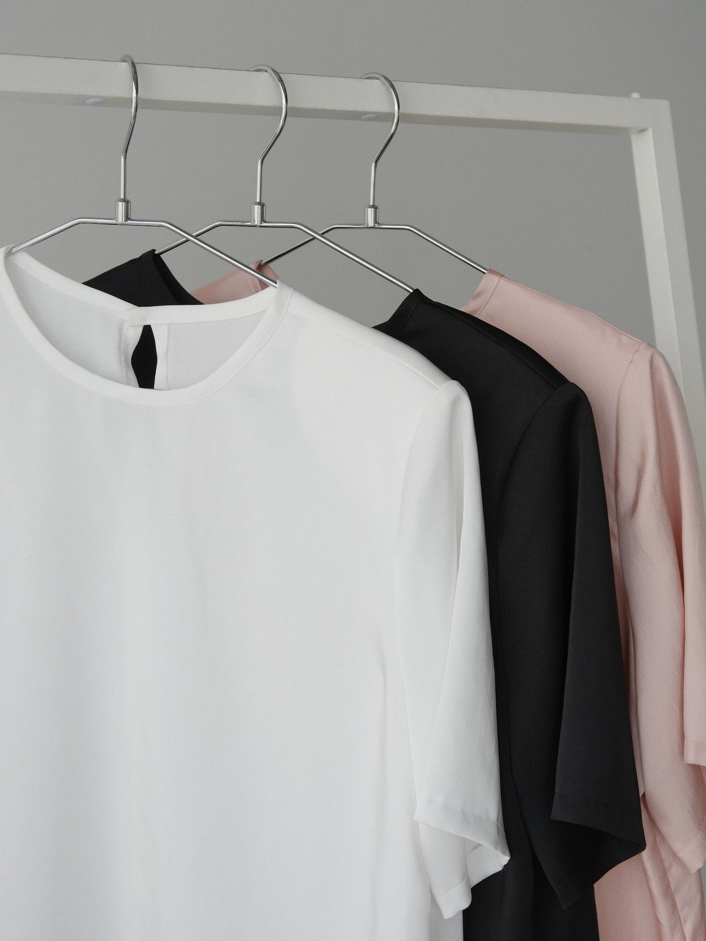 【coming soon】 Lady shoulder satin T blouse
