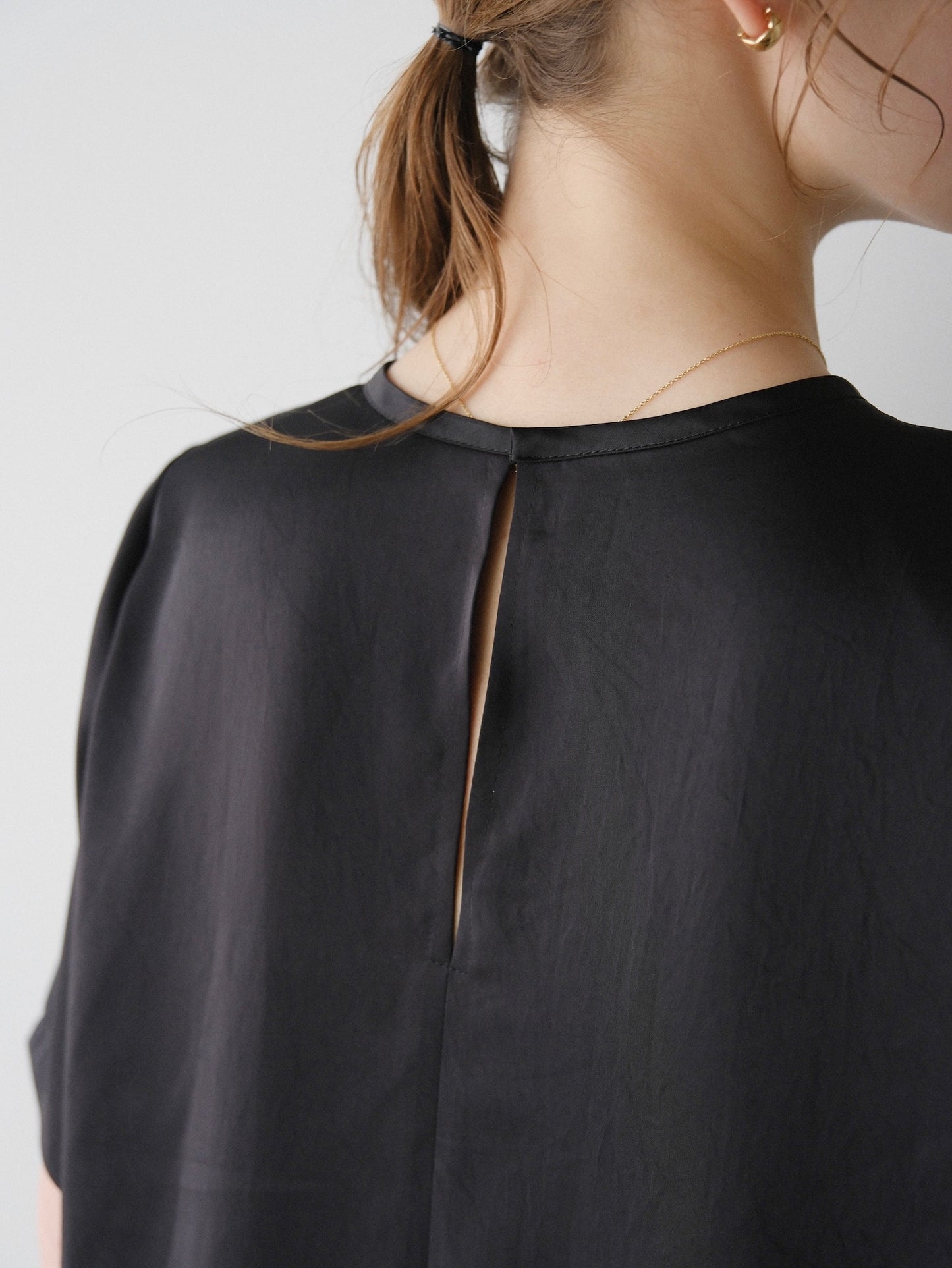【coming soon】 Lady shoulder satin T blouse