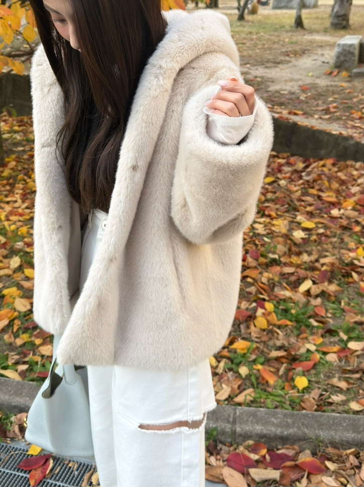 Eco fur hood coat / beige