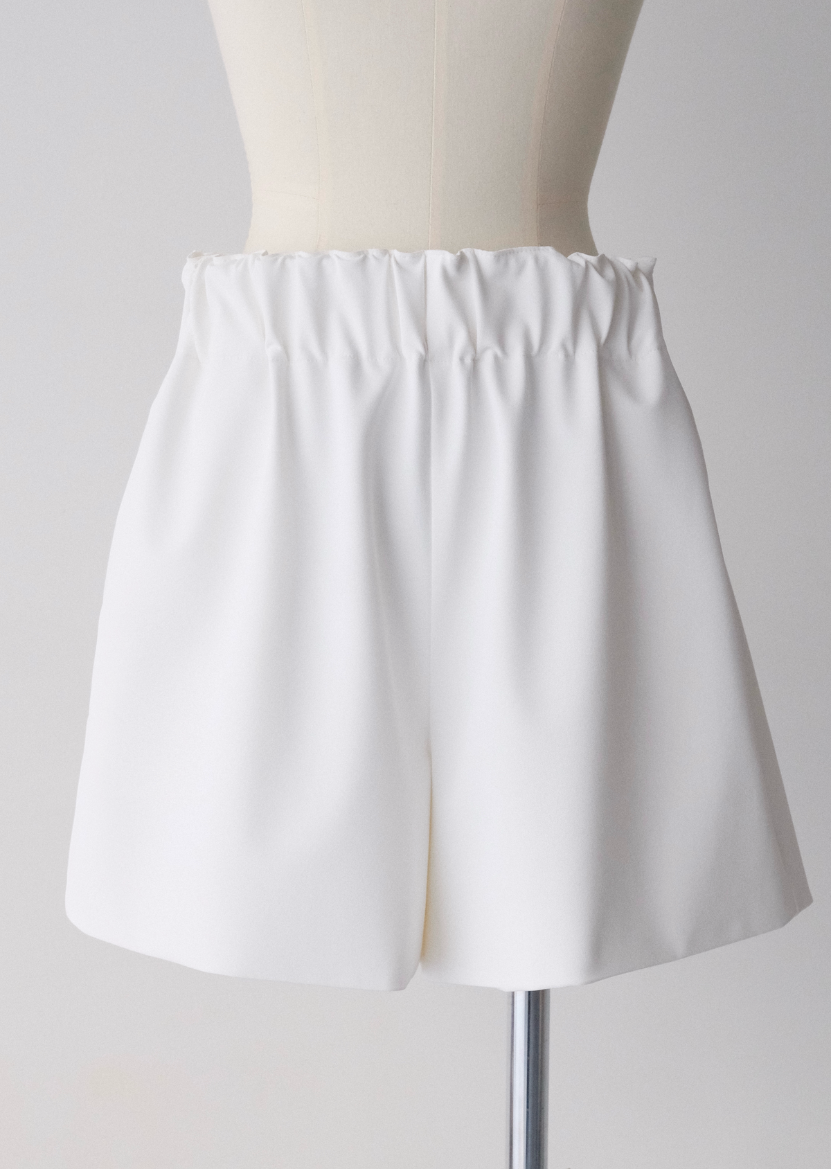 【2nd Pre order】撥水 Otona short pants / white