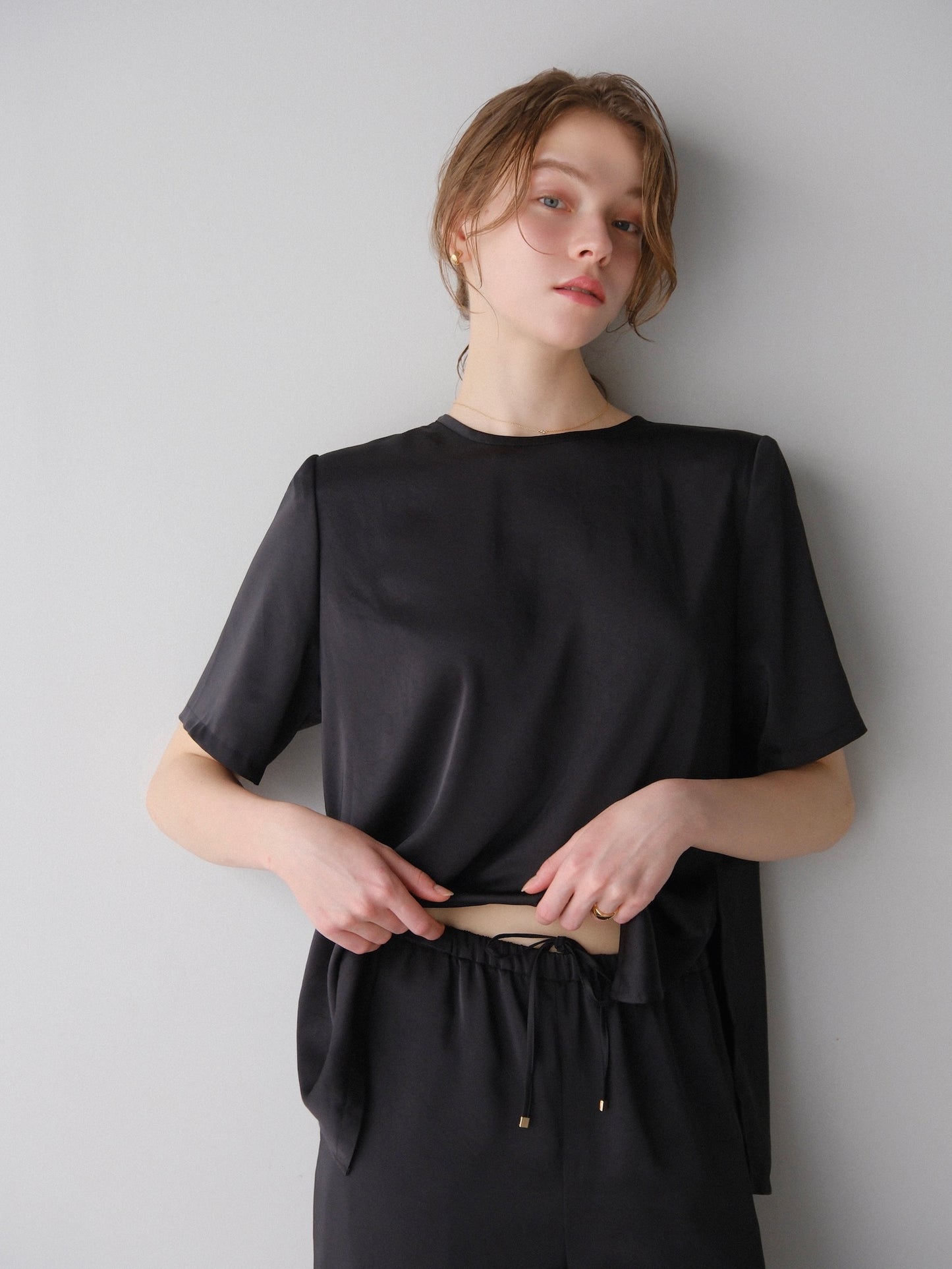 【coming soon】 Lady shoulder satin T blouse