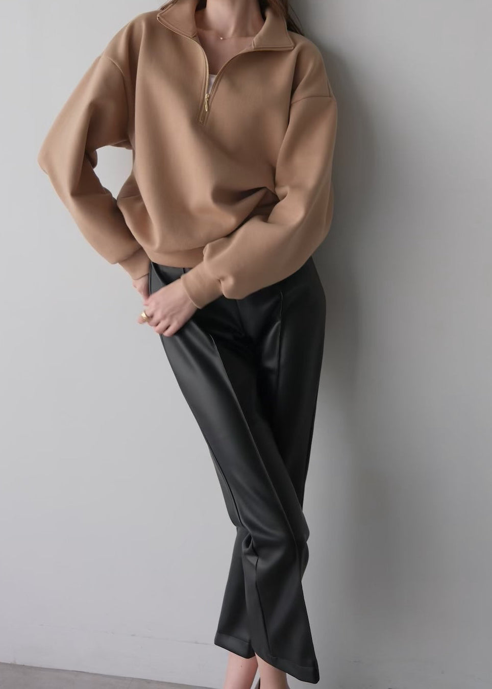 (Pre order) Eco leather flareless pants