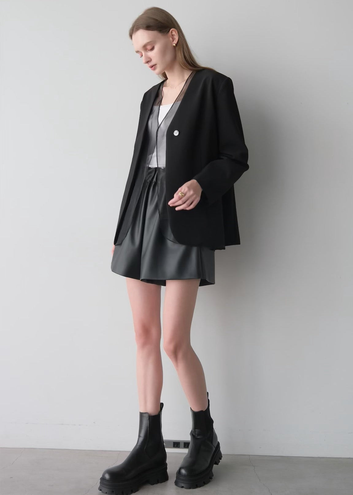 (Pre order) Eco leather short pants
