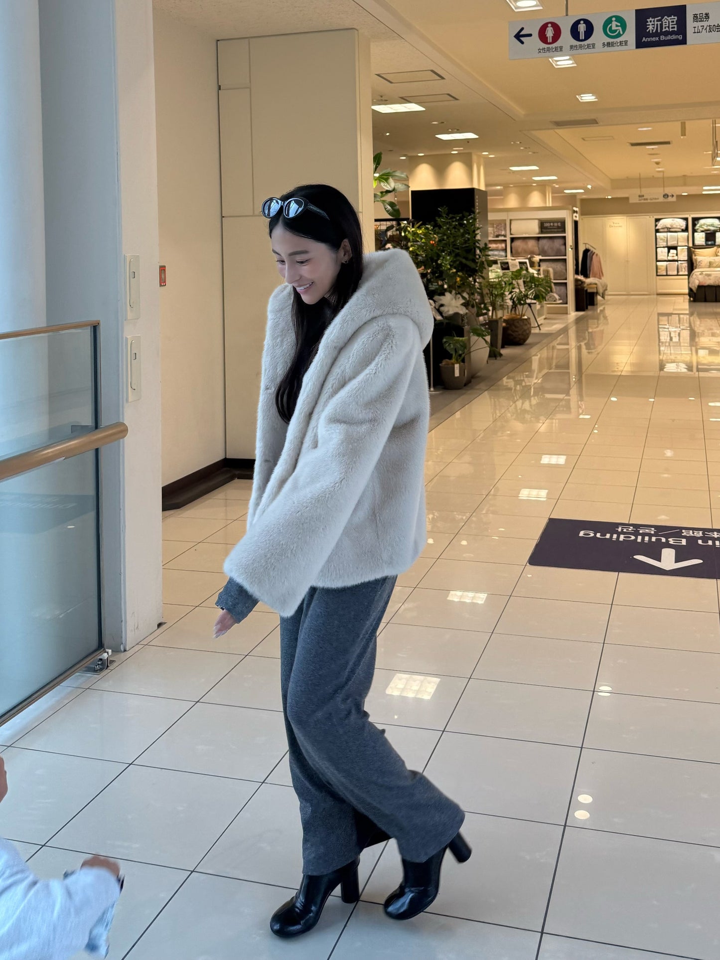 Eco fur hood coat / beige