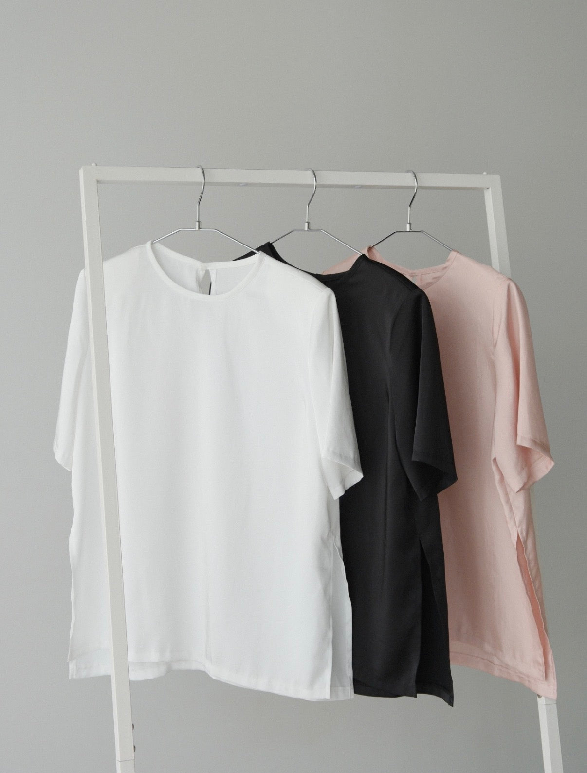 【coming soon】 Lady shoulder satin T blouse